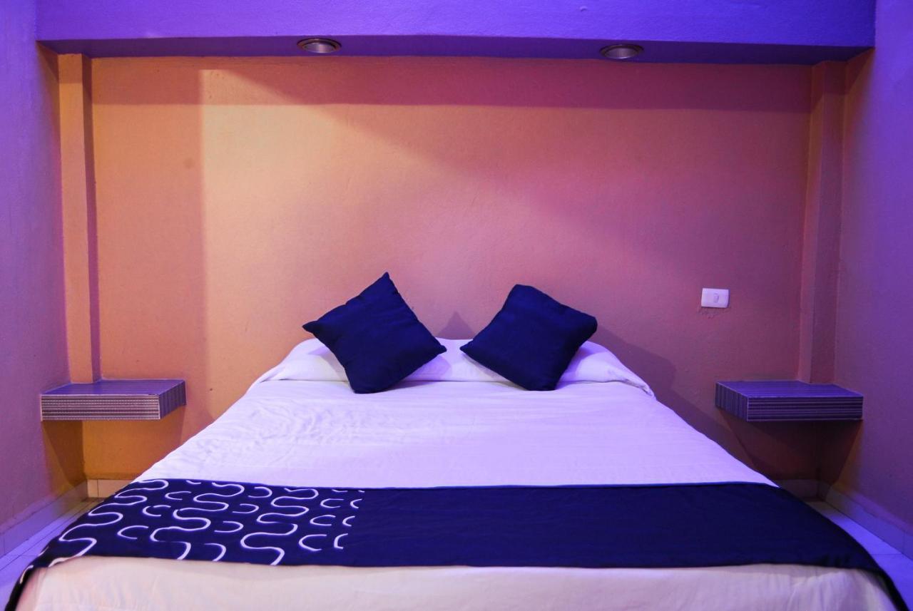 Hotel Oasis Monterrey Luaran gambar